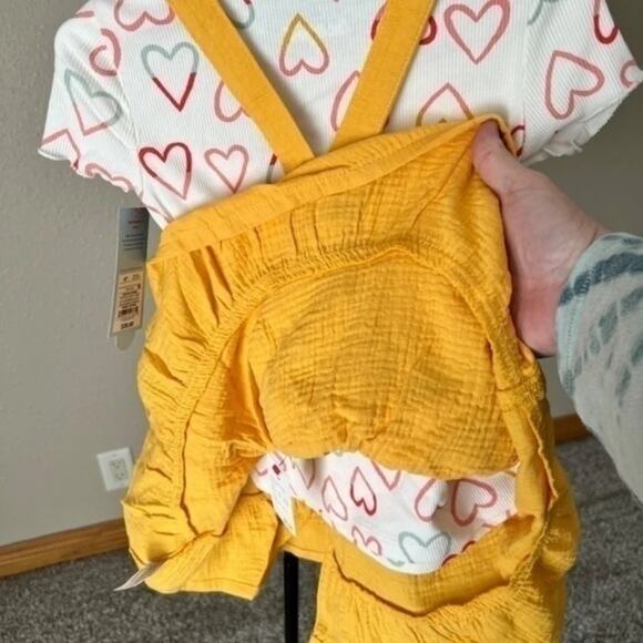 Adorable!  - Cat & Jack 2-Piece Yellow Gauze Bib Dress & Heart Top Set Size 4T - Picture 7 of 9